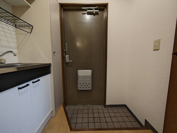 物件内観写真16　(玄関)