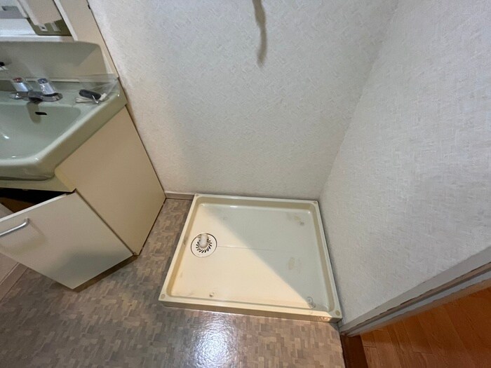 物件内観写真16　(洗濯機置場)