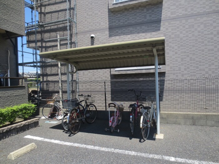 物件外観写真4　(駐輪場)
