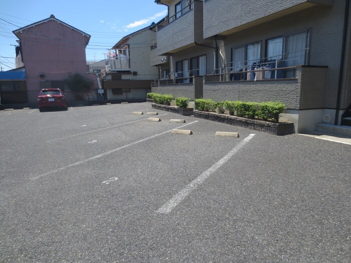 物件外観写真5　(駐車場)