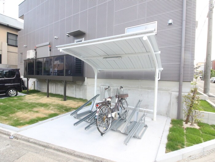 物件外観写真4　(駐輪場)