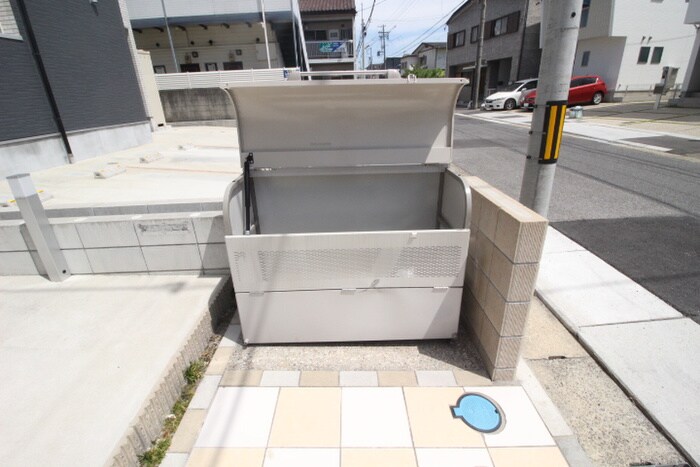 物件外観写真4　(駐車場)