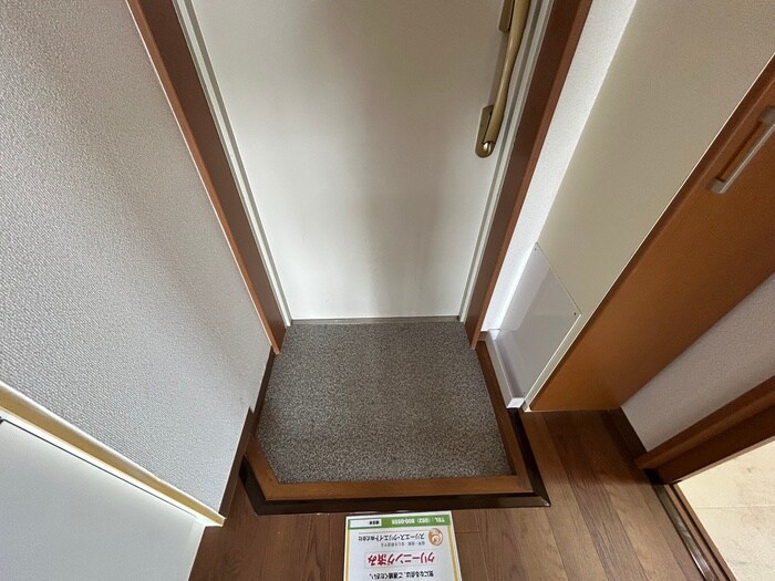 物件内観写真16　(玄関)