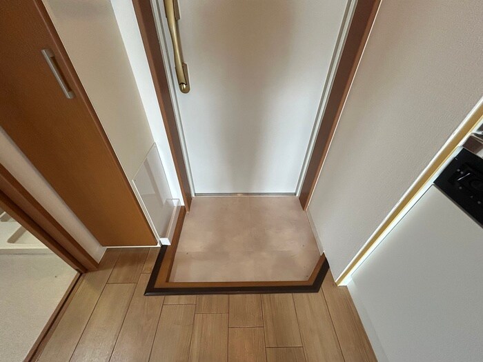 物件内観写真16　(玄関)