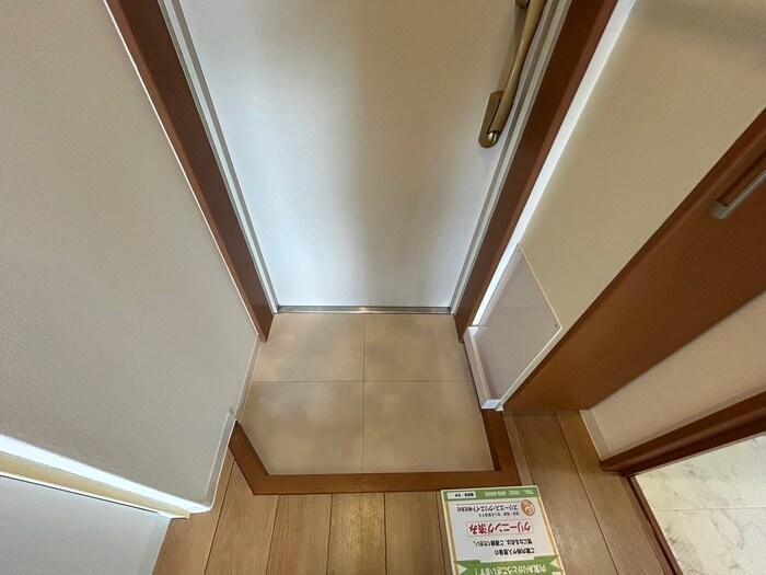 物件内観写真16　(玄関)
