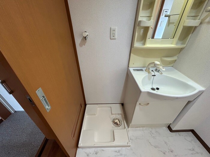 物件内観写真18　(洗濯機置場)