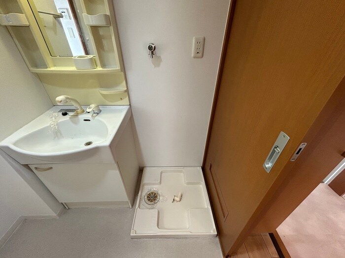 物件内観写真18　(洗濯機置場)