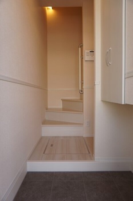物件内観写真14　(玄関)