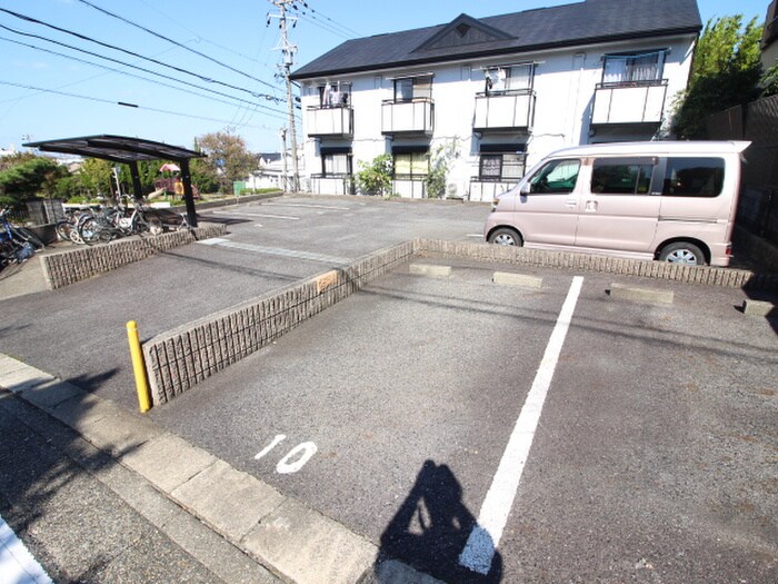 物件外観写真3　(駐車場)