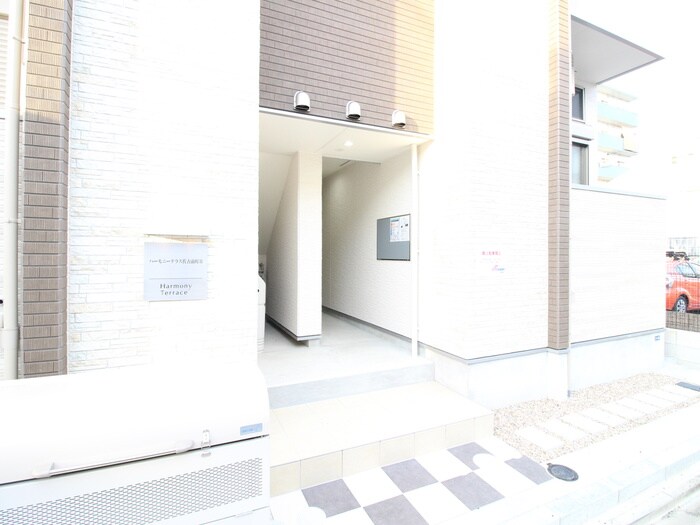 物件外観写真6　(エントランス部分)