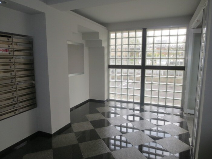 物件外観写真5　(エントランス部分)