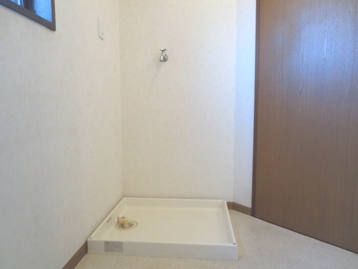 物件内観写真13　(洗濯機置場)