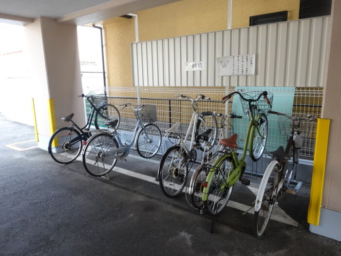物件外観写真6　(駐輪場)