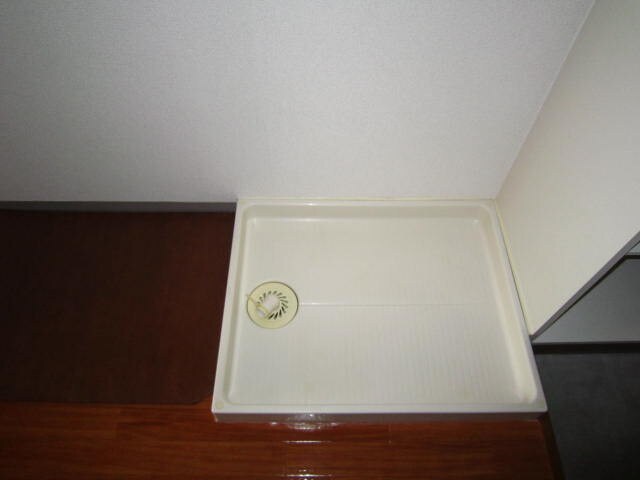 物件内観写真12　(洗濯機置場)