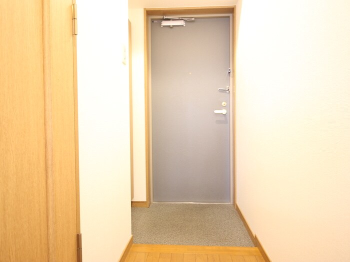 物件内観写真18　(玄関)