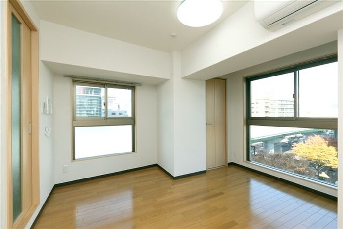 物件内観写真7　(室内からの展望)