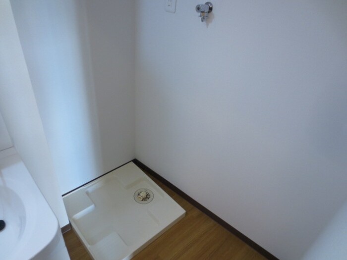 物件内観写真12　(洗濯機置場)