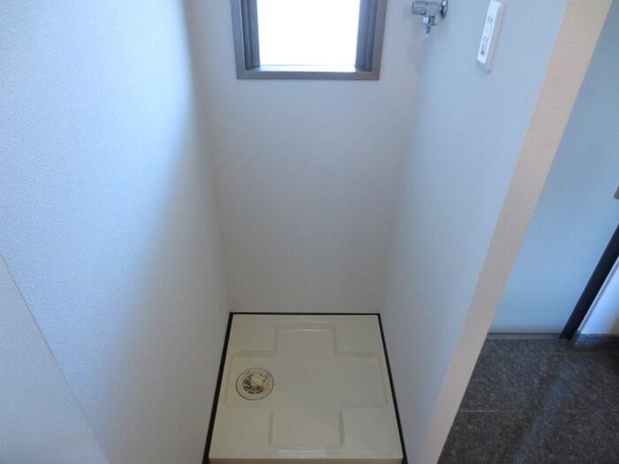 物件内観写真13　(洗濯機置場)