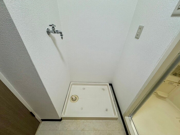 物件内観写真12　(洗濯機置場)