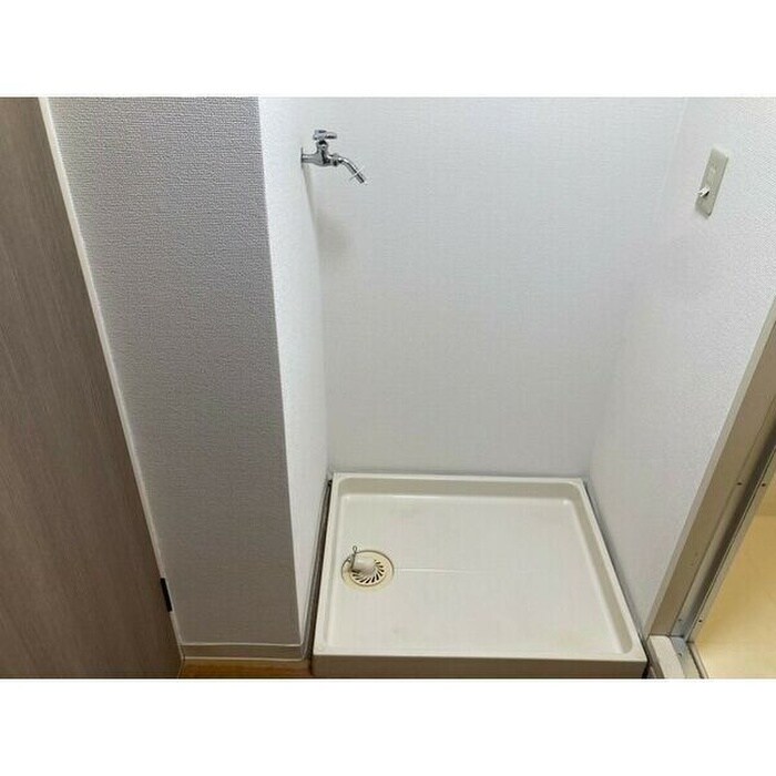 物件内観写真15　(洗濯機置場)