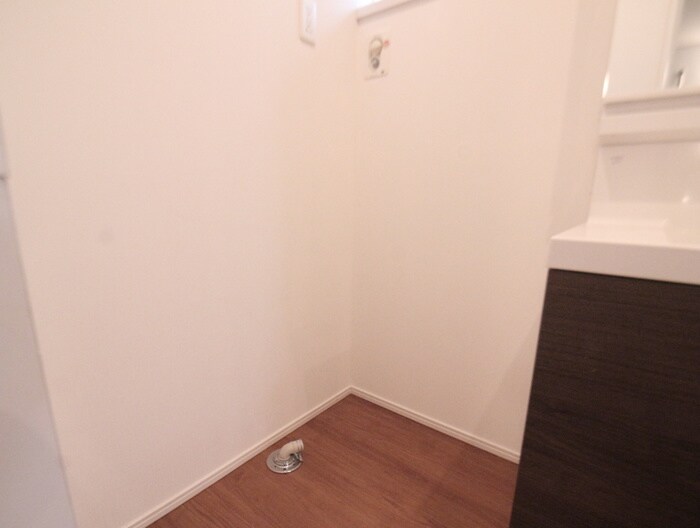 物件内観写真16　(洗濯機置場)