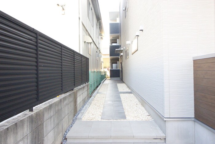 物件外観写真3　(エントランス部分)