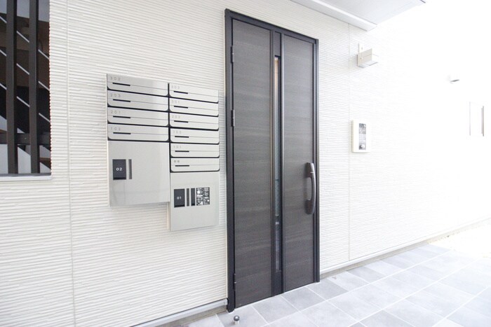 物件外観写真4　(エントランス部分)