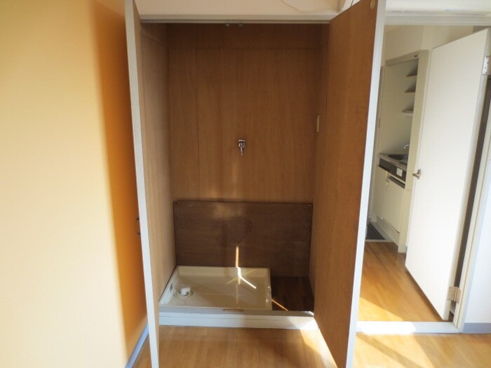 物件内観写真11　(洗濯機置場)