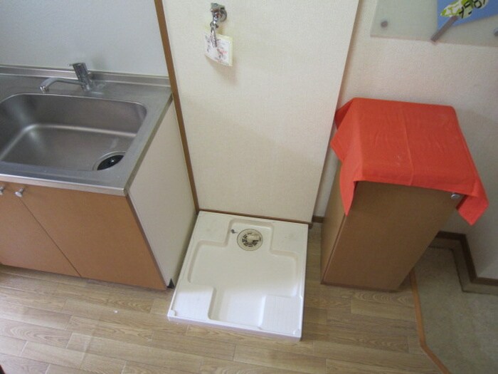 物件内観写真11　(洗濯機置場)