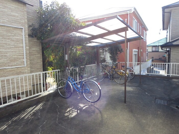 物件外観写真4　(駐輪場)