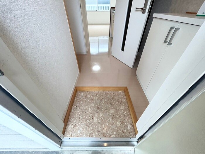 物件内観写真14　(玄関)