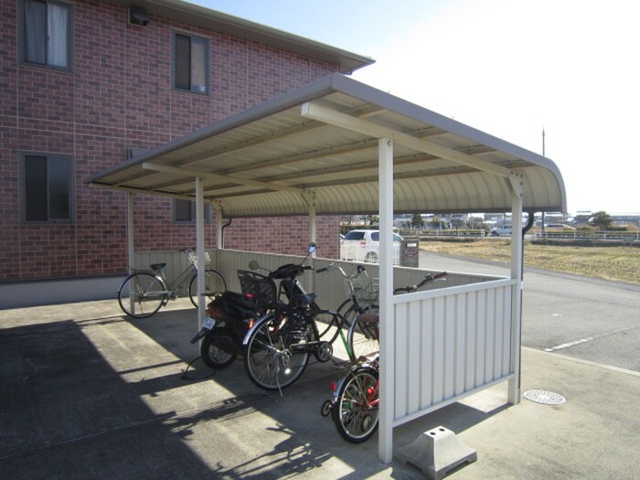 物件外観写真2　(駐輪場)