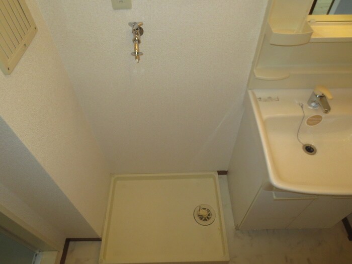 物件内観写真14　(洗濯機置場)