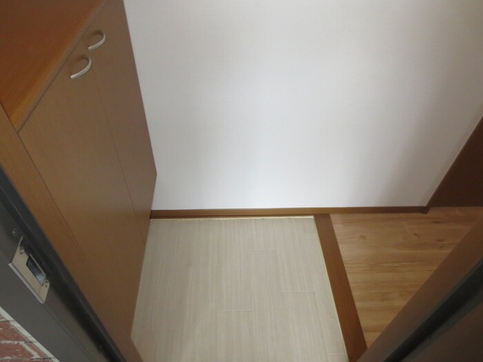 物件内観写真16　(玄関)