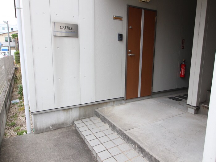 物件外観写真2　(エントランス部分)