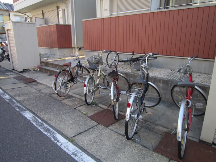 物件外観写真3　(駐輪場)