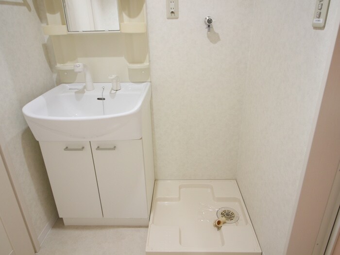 物件内観写真12　(洗濯機置場)