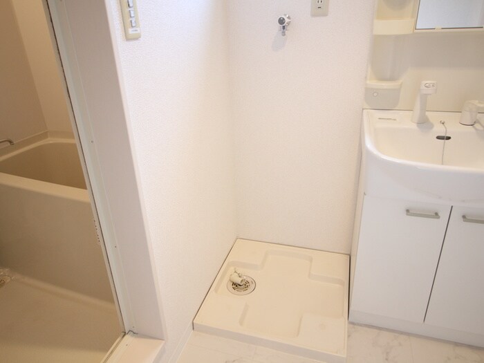 物件内観写真12　(洗濯機置場)