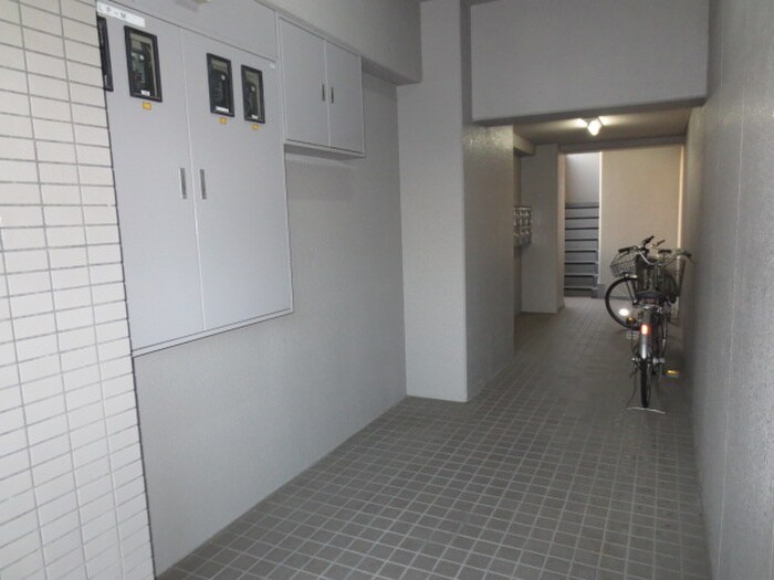 物件外観写真2　(エントランス部分)