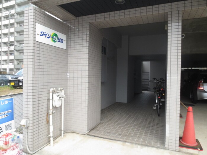 物件外観写真4　(エントランス部分)