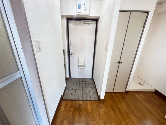 物件内観写真16　(玄関)