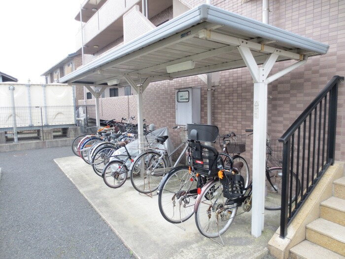 物件外観写真4　(駐輪場)
