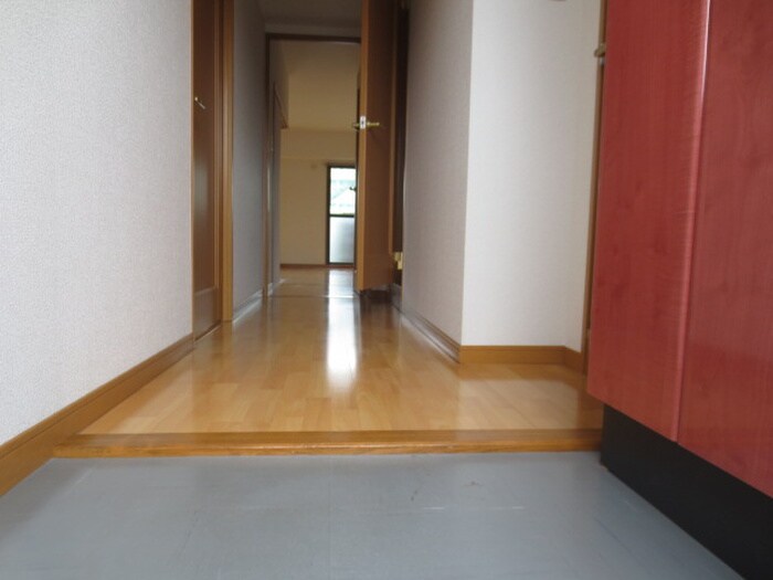 物件内観写真12　(玄関)