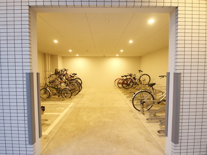 物件外観写真4　(駐輪場)