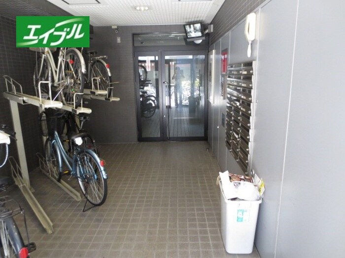 物件外観写真3　(駐輪場)