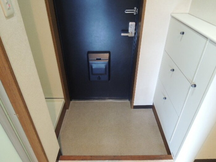 物件内観写真9　(玄関)