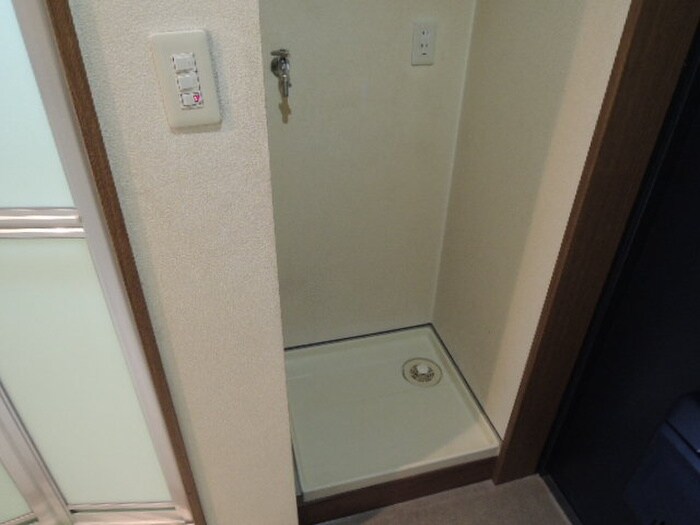 物件内観写真14　(洗濯機置場)