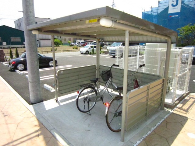 物件外観写真3　(駐輪場)