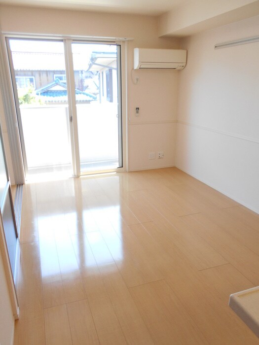 物件内観写真2　(居室)