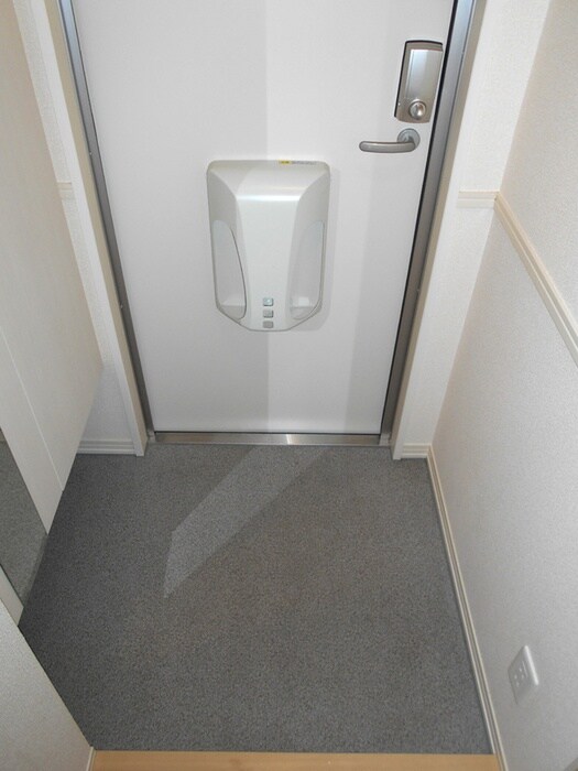 物件内観写真9　(玄関)